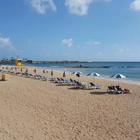 Arrecife Beach Front Апартаменты