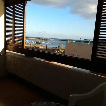 Arrecife Beach Front Апартаменты